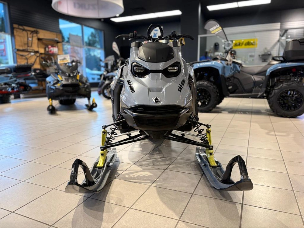 Ski-doo Summit Adr W/ Edge Pkg 154 850 E-tec Powdermax Light Flexedge 2.5'' Shot 2026 alt