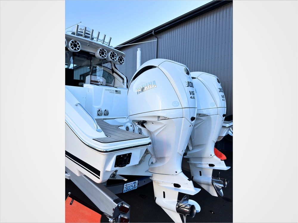 2021 Pursuit Dc 326 alt