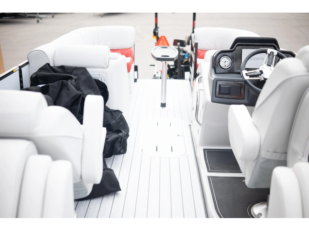 2024 Suncatcher Elite 324rc alt