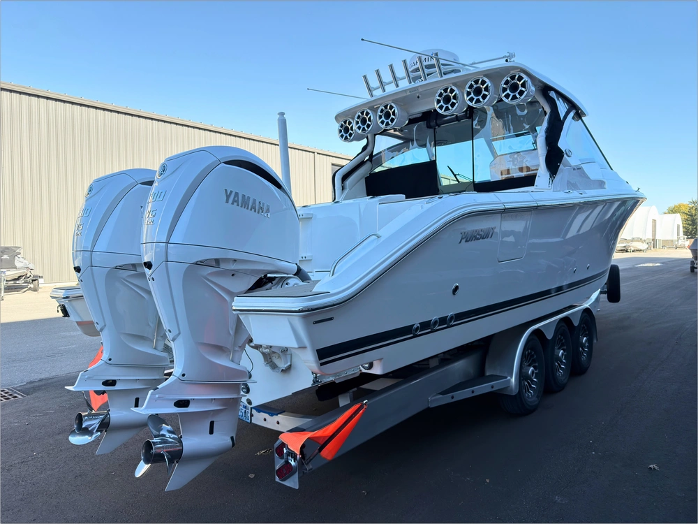 2021 Pursuit Dc 326 alt