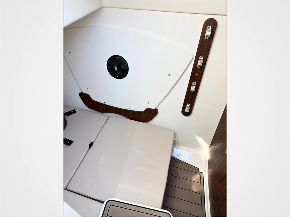 2021 Pursuit Dc 326 alt