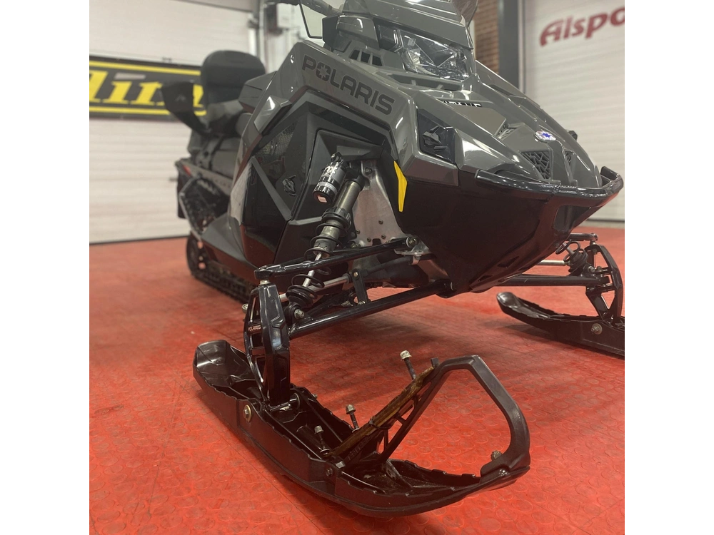 2025 Polaris 650 Indy Adventure 137 alt