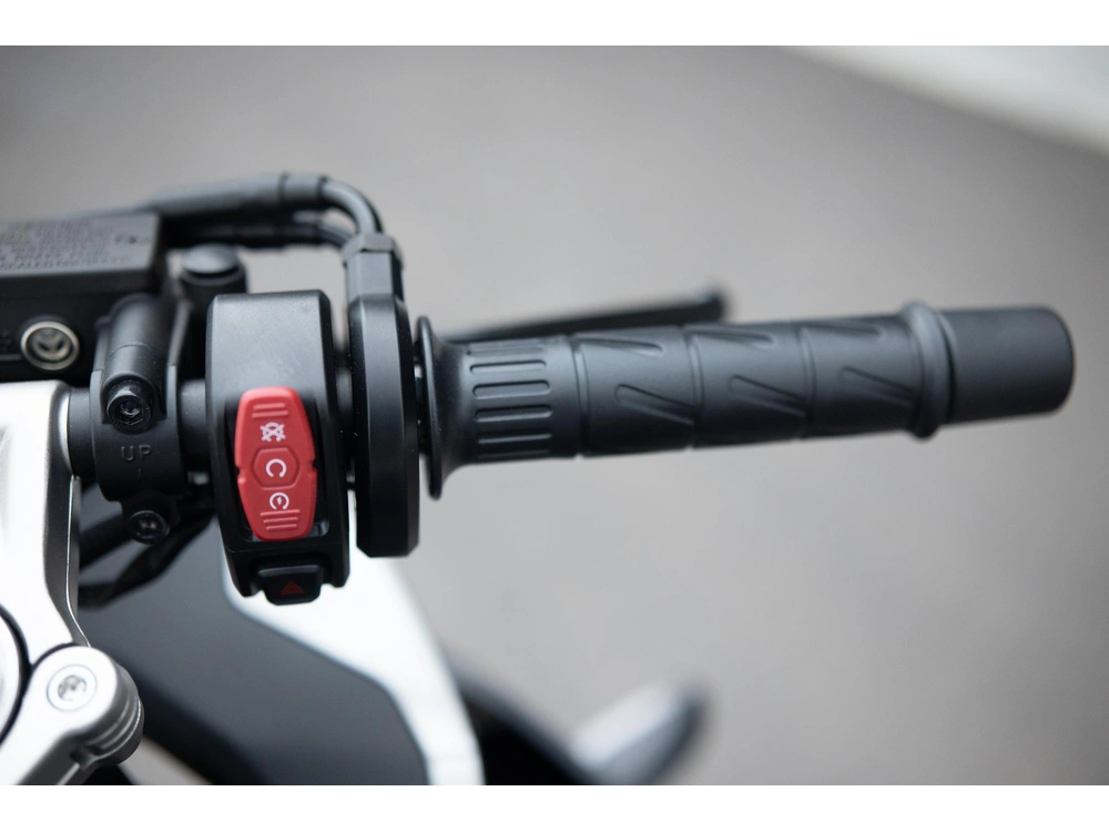 2024 Cfmoto 300ss alt