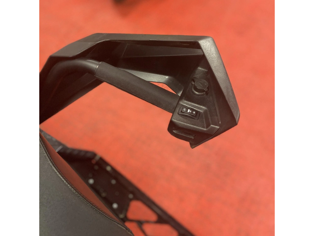 2025 Polaris 650 Indy Adventure 137 alt