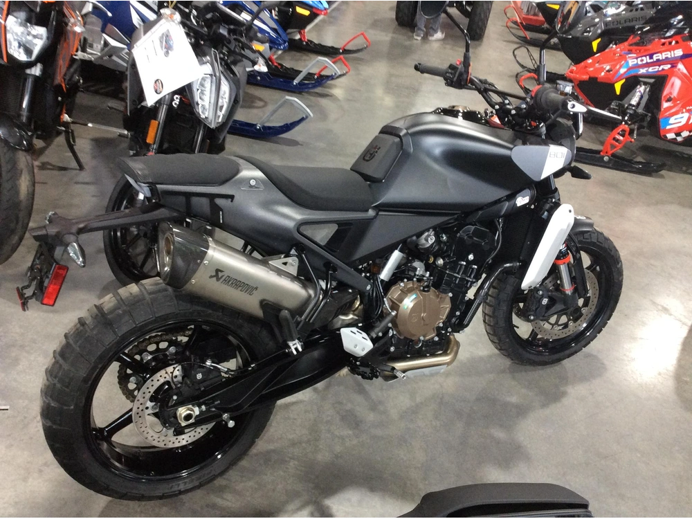 Husqvarna Svartpilen 801 2025 alt