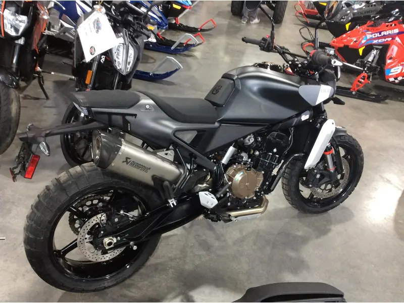 2025 Husqvarna SVARTPILEN 801 thumbnail 3