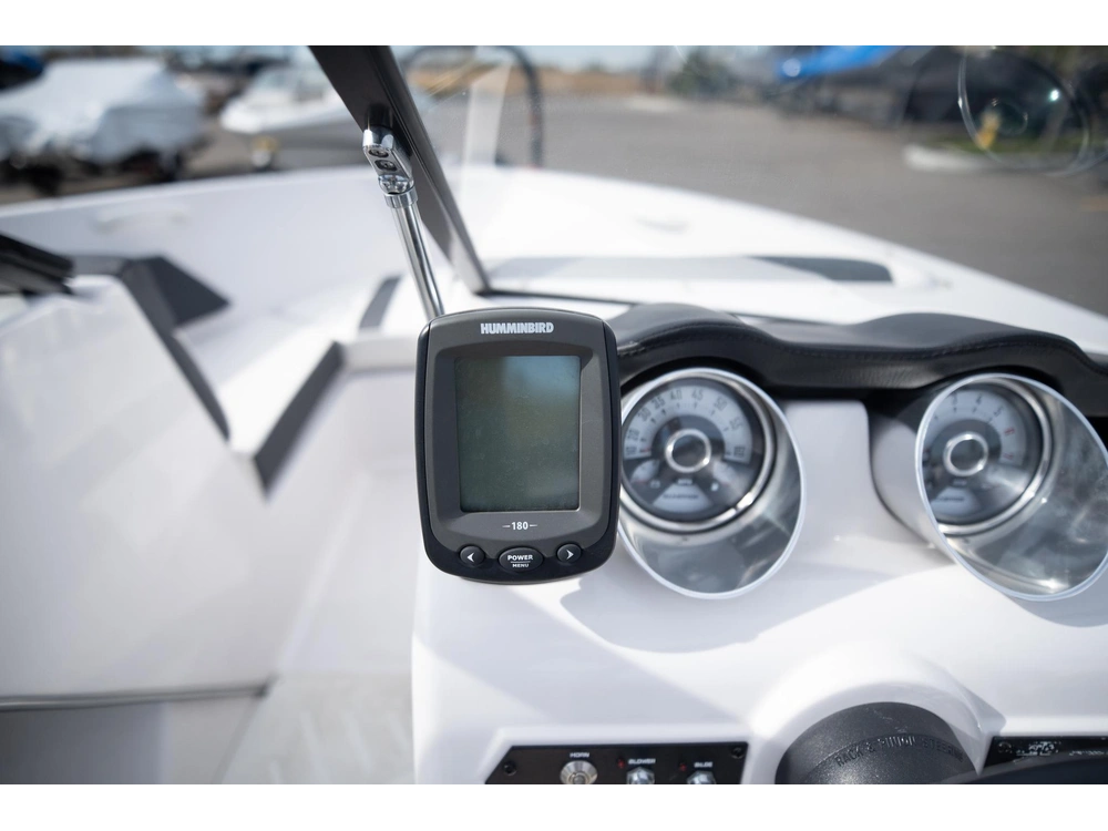 2014 Glastron 185 alt