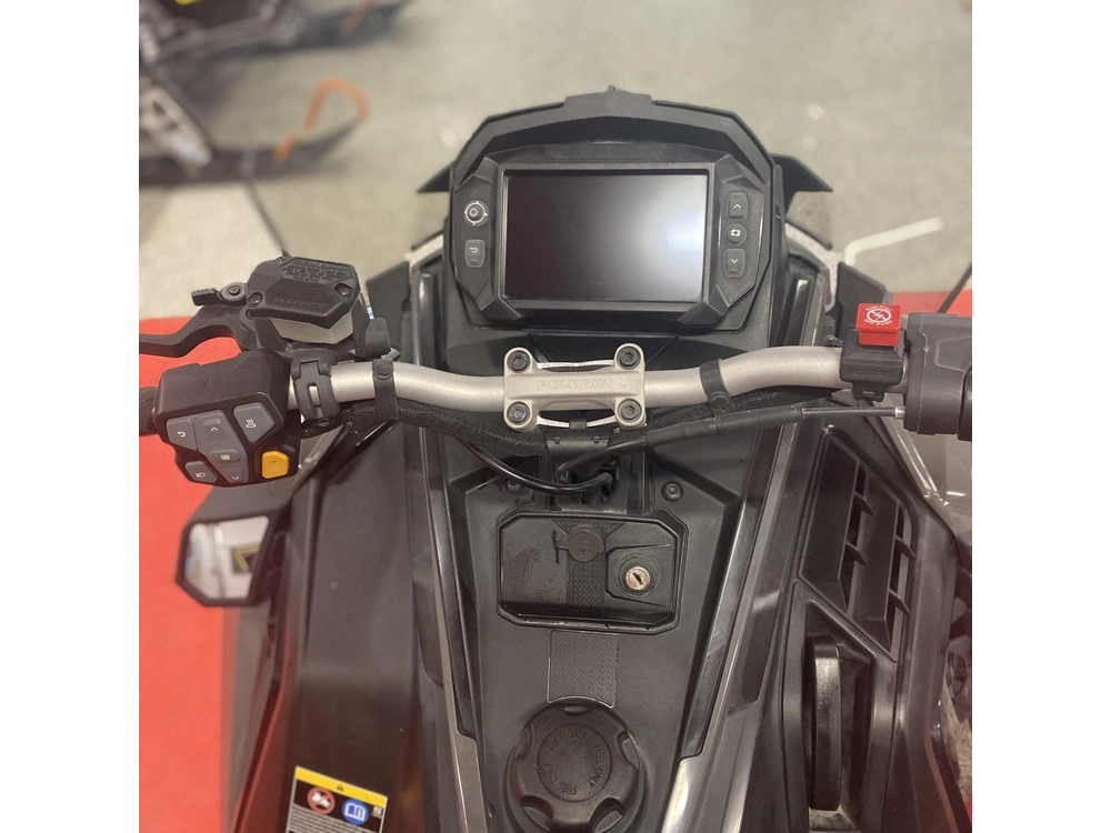 2025 Polaris 650 Indy Adventure 137 alt