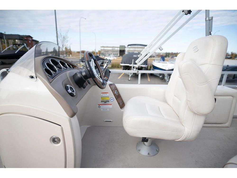 2011 Manitou Encore 23 4-point alt