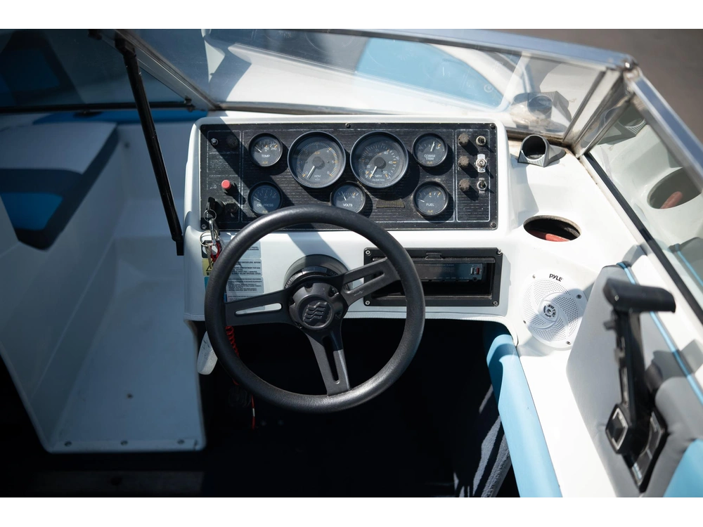 1989 Four Winns 190 Freedom alt