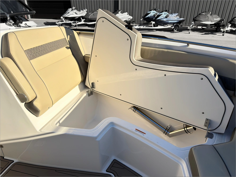 2021 Pursuit Dc 326 alt