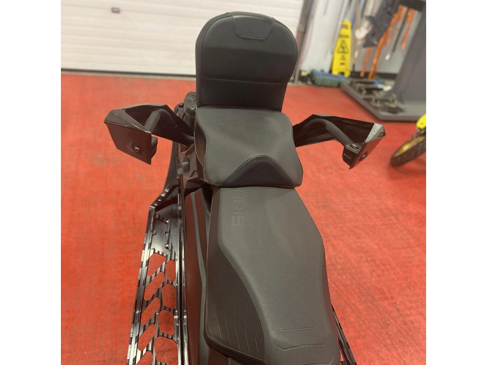 2025 Polaris 650 Indy Adventure 137 alt