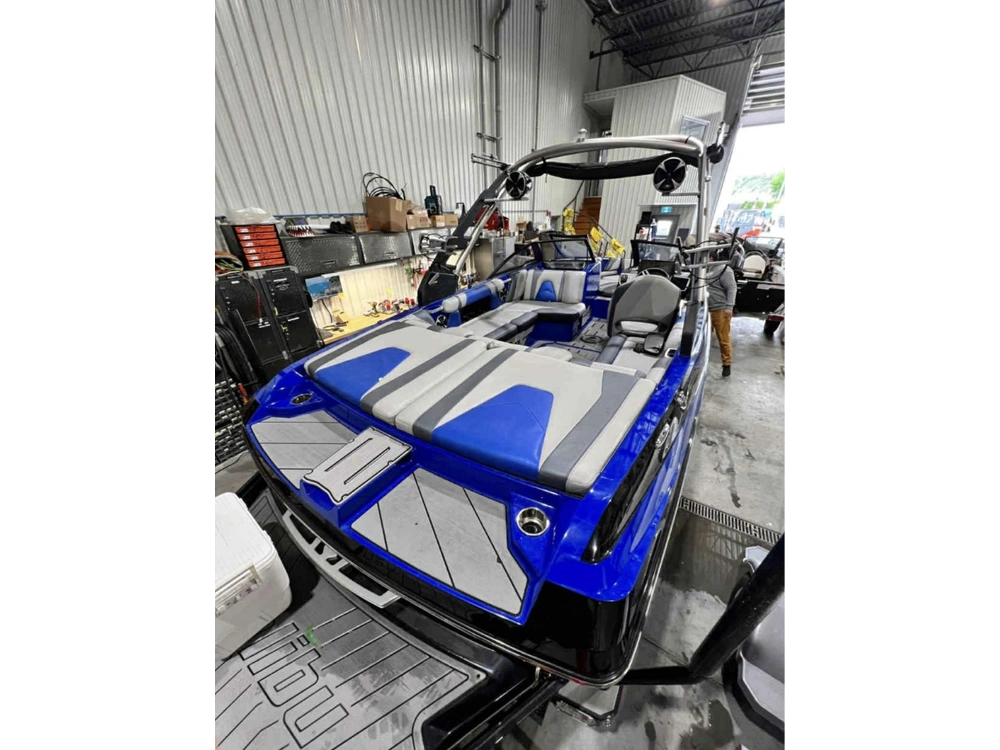 2017 Malibu 21 Vlx alt