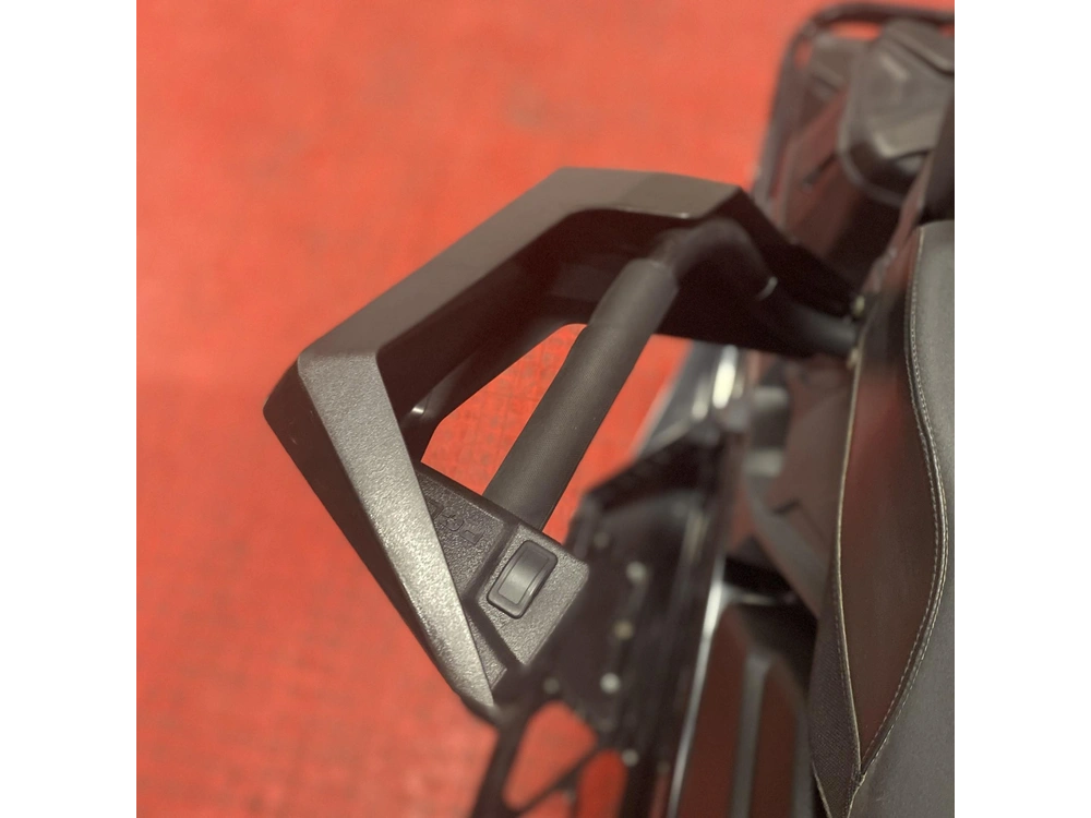 2025 Polaris 650 Indy Adventure 137 alt