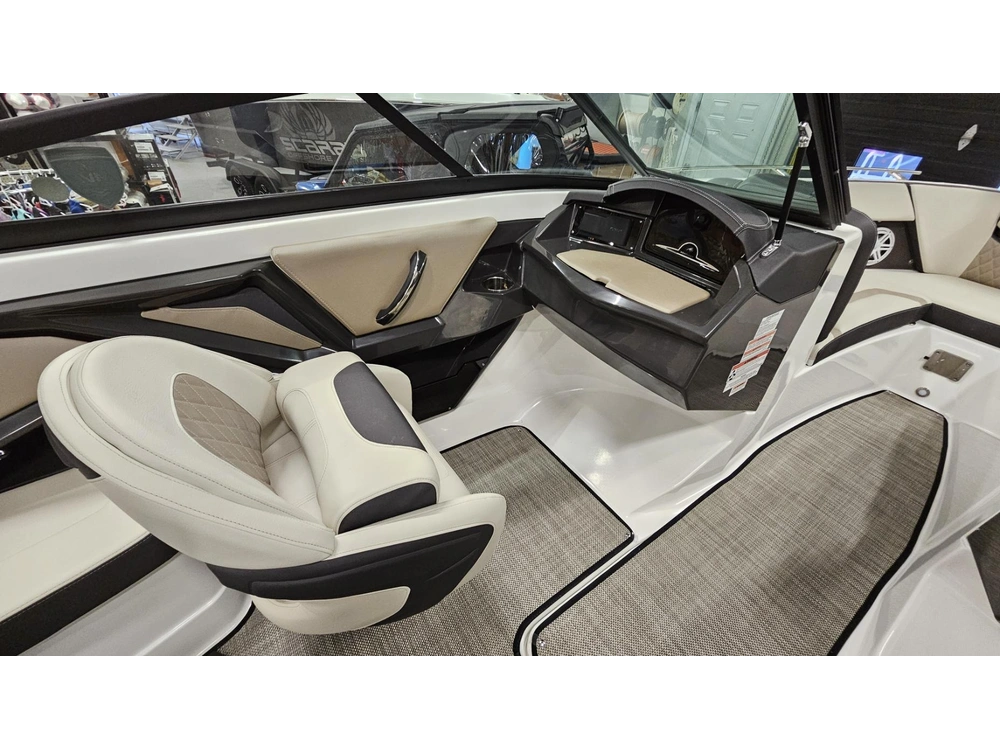 Monterey Boats 235ss 2023 alt