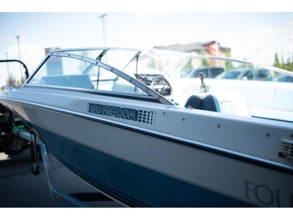 1989 Four Winns 190 Freedom alt