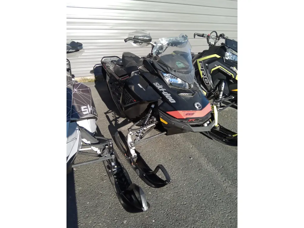 2017 Ski-Doo RENEGADE X 137"