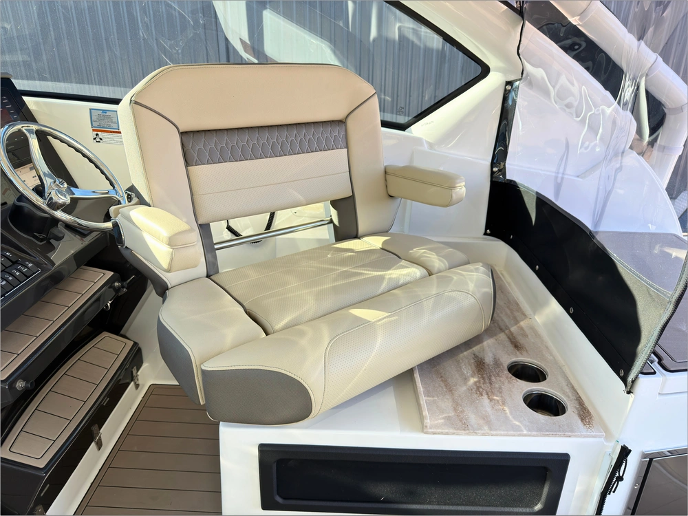 2021 Pursuit Dc 326 alt