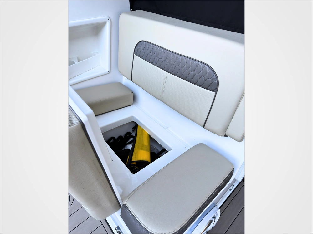 2021 Pursuit Dc 326 alt