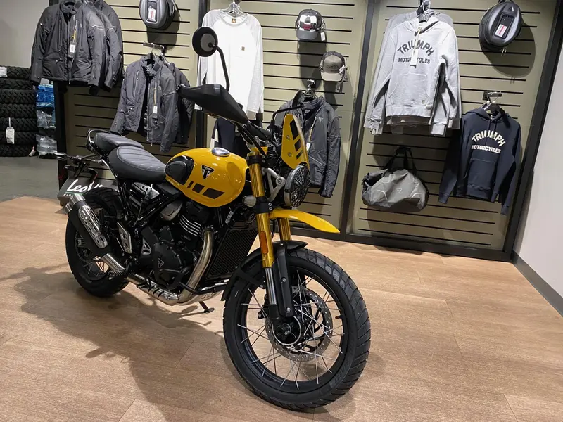2026 Triumph SCRAMBLER 400 XC - RACING YELLOW