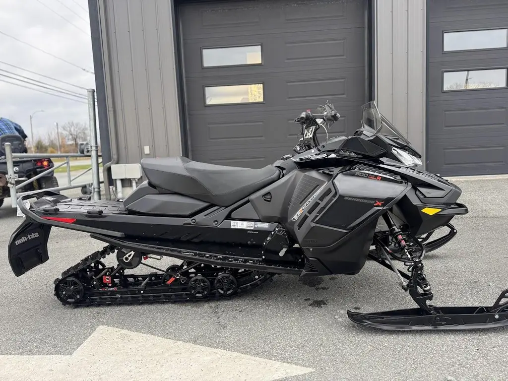 2023 Ski-Doo Renegade X 900 Turbo R