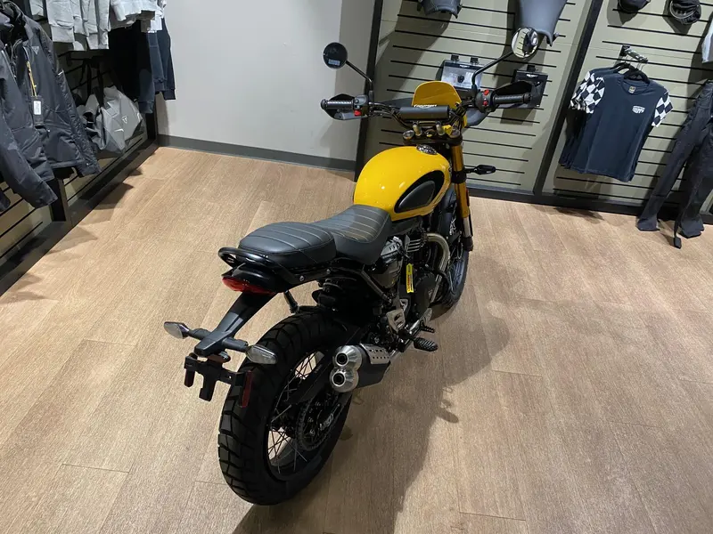 2026 Triumph SCRAMBLER 400 XC - RACING YELLOW