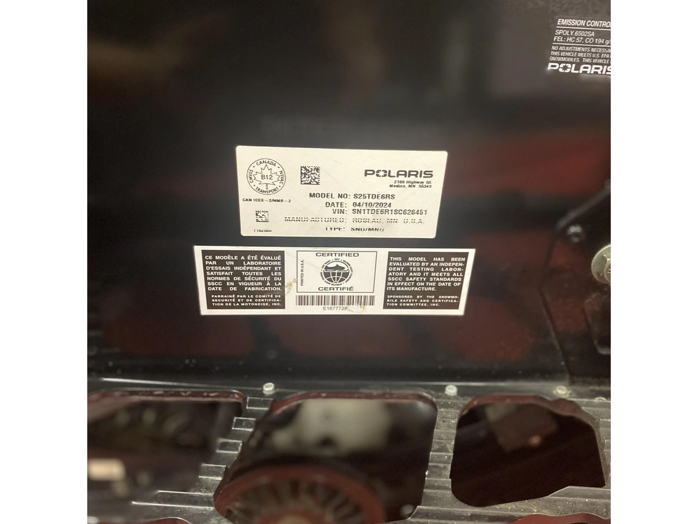 2025 Polaris 650 Indy Adventure 137 alt