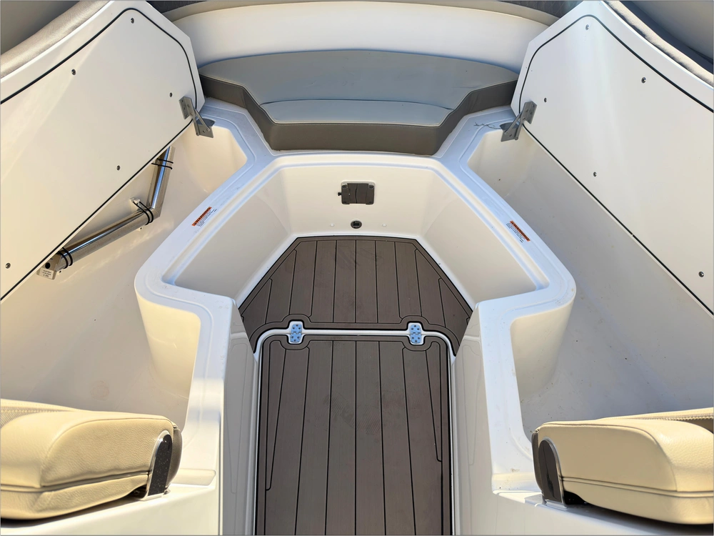 2021 Pursuit Dc 326 alt