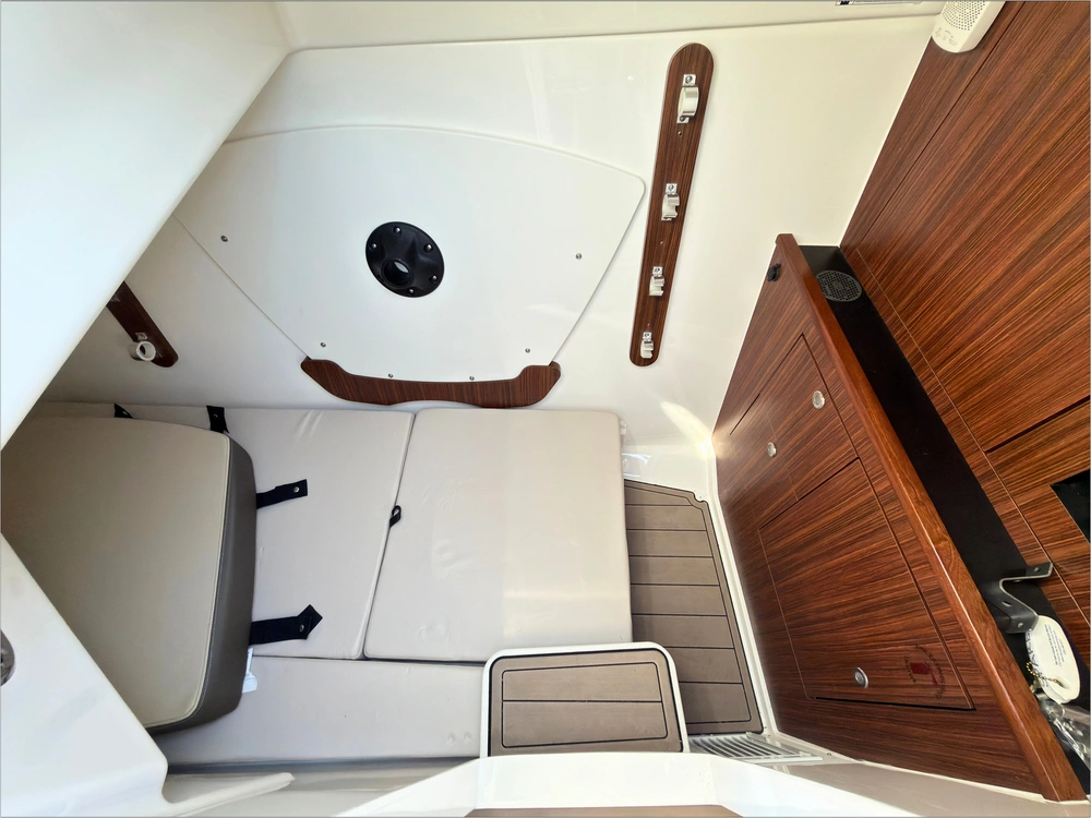 2021 Pursuit Dc 326 alt