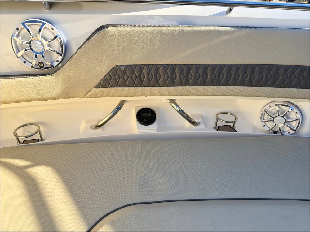 2021 Pursuit Dc 326 alt