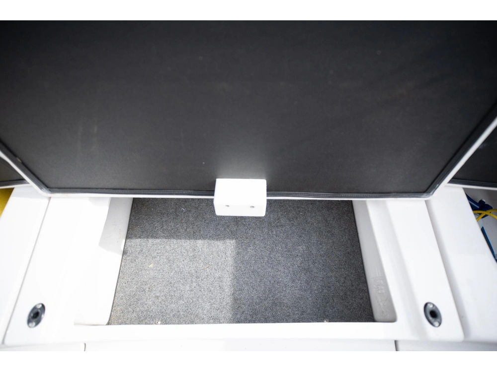 2014 Glastron 185 alt