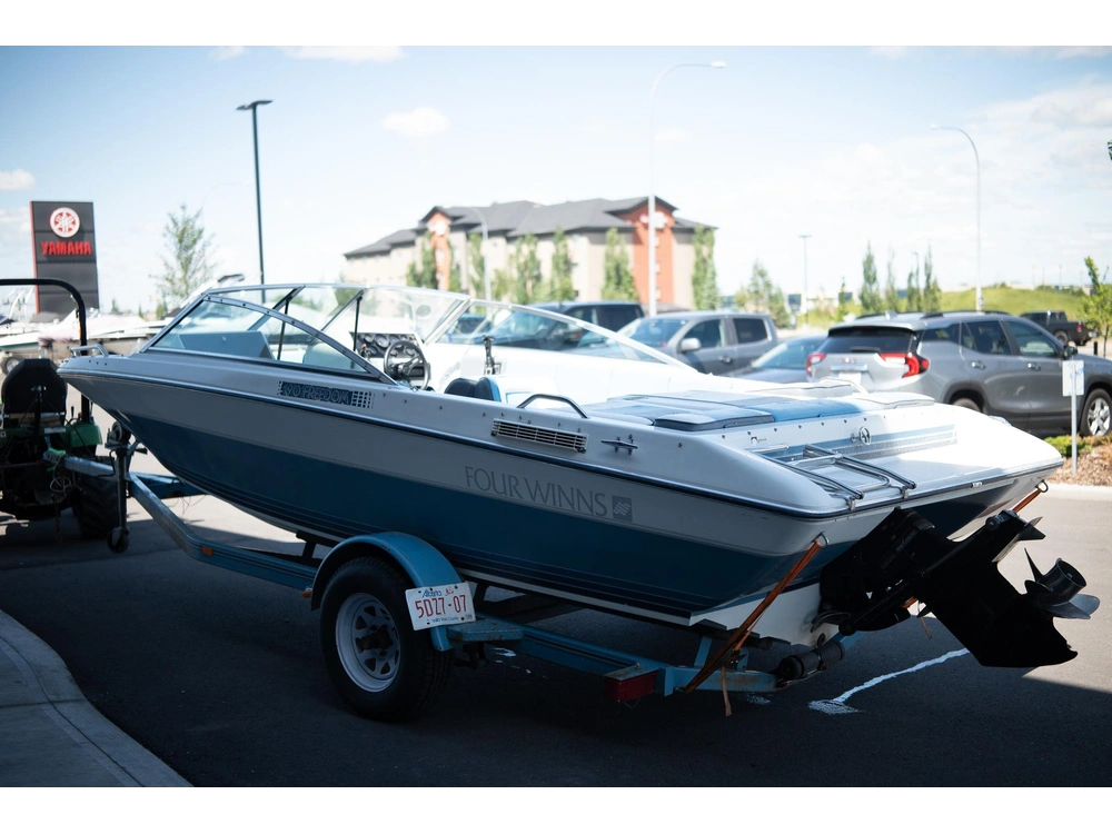 1989 Four Winns 190 Freedom alt