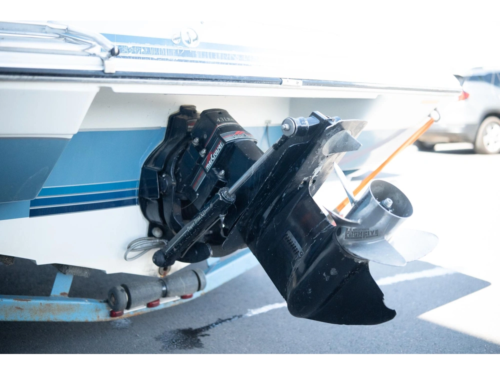 1989 Four Winns 190 Freedom alt