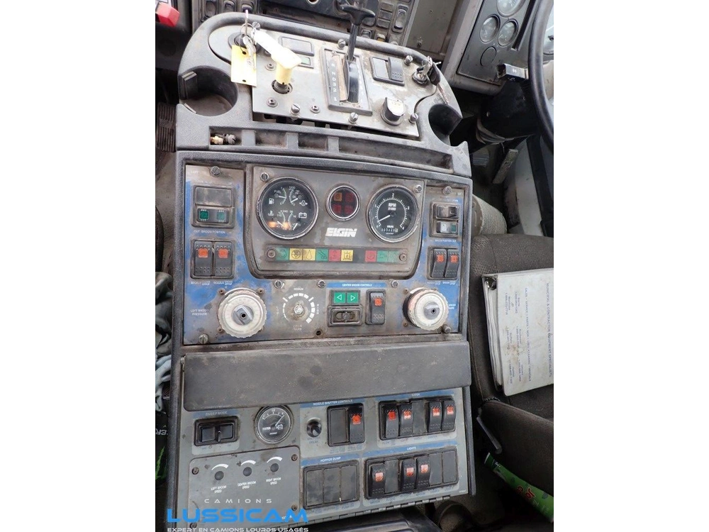 2006 Sterling Sc8000