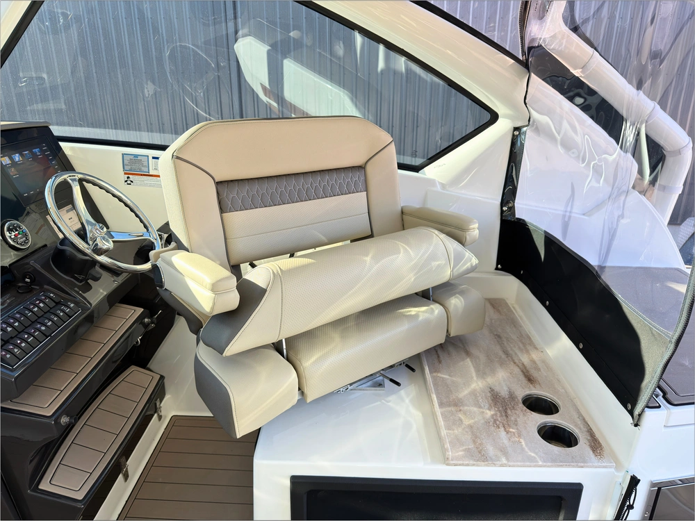 2021 Pursuit Dc 326 alt