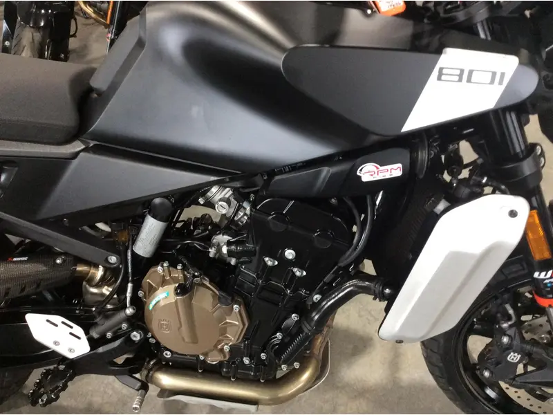 2025 Husqvarna SVARTPILEN 801 thumbnail 4