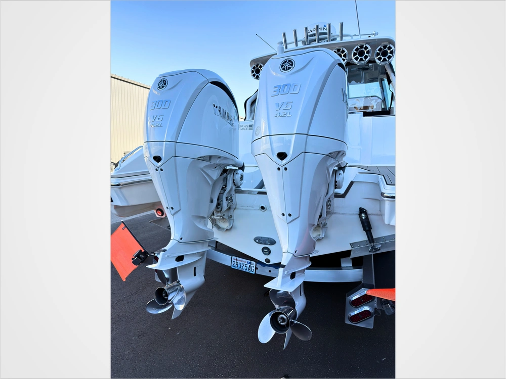 2021 Pursuit Dc 326 alt