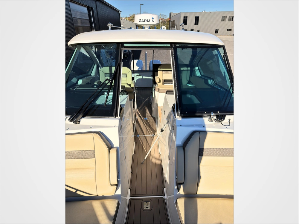 2021 Pursuit Dc 326 alt