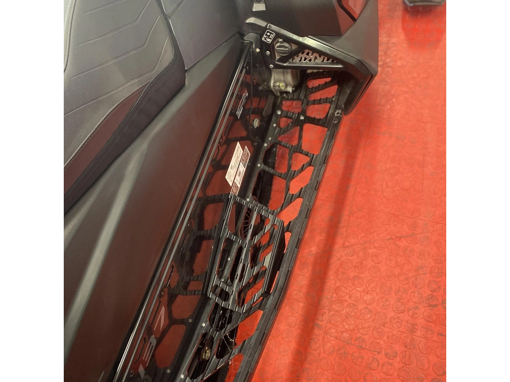 2025 Polaris 650 Indy Adventure 137 alt