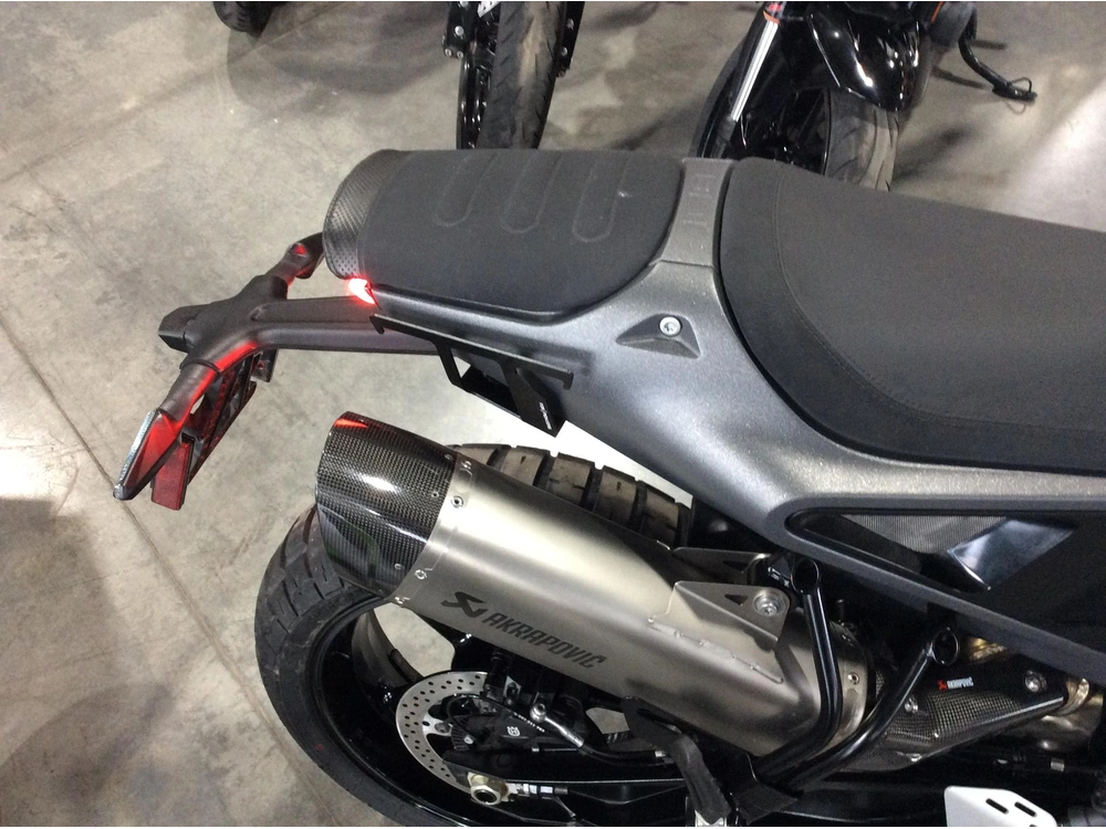 Husqvarna Svartpilen 801 2025 alt