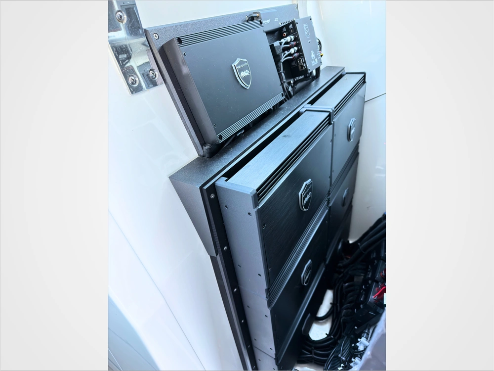 2021 Pursuit Dc 326 alt