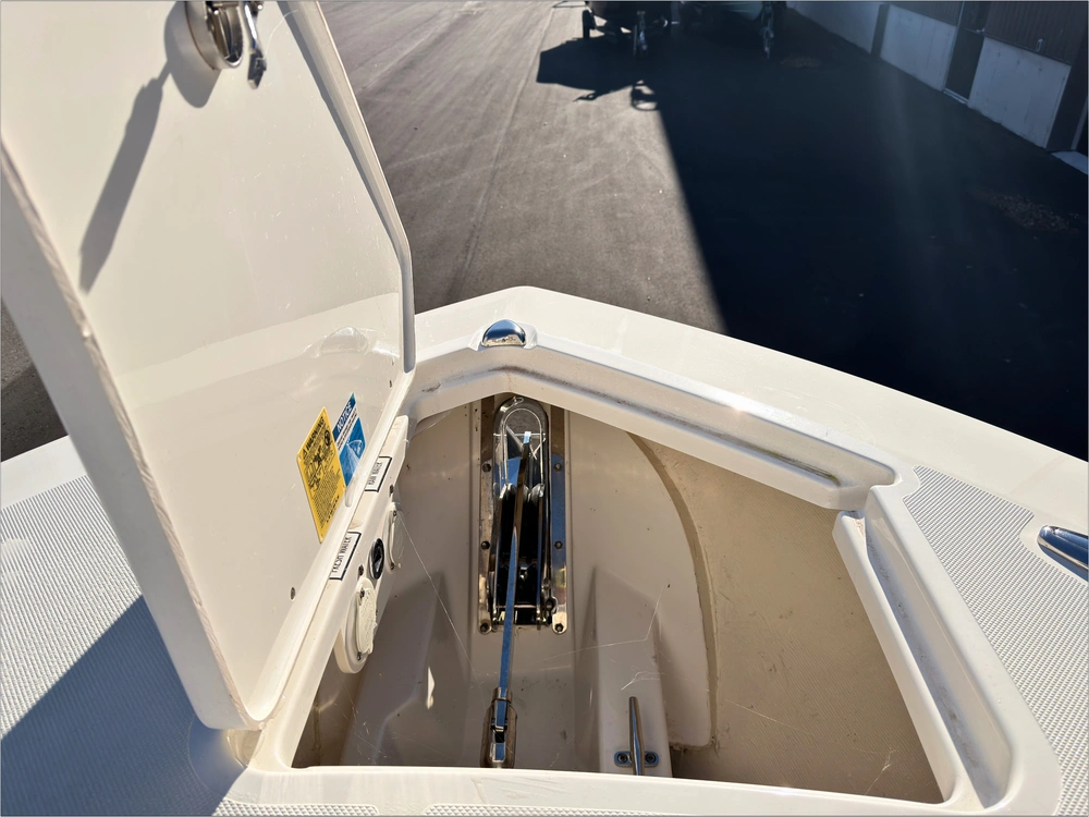 2021 Pursuit Dc 326 alt