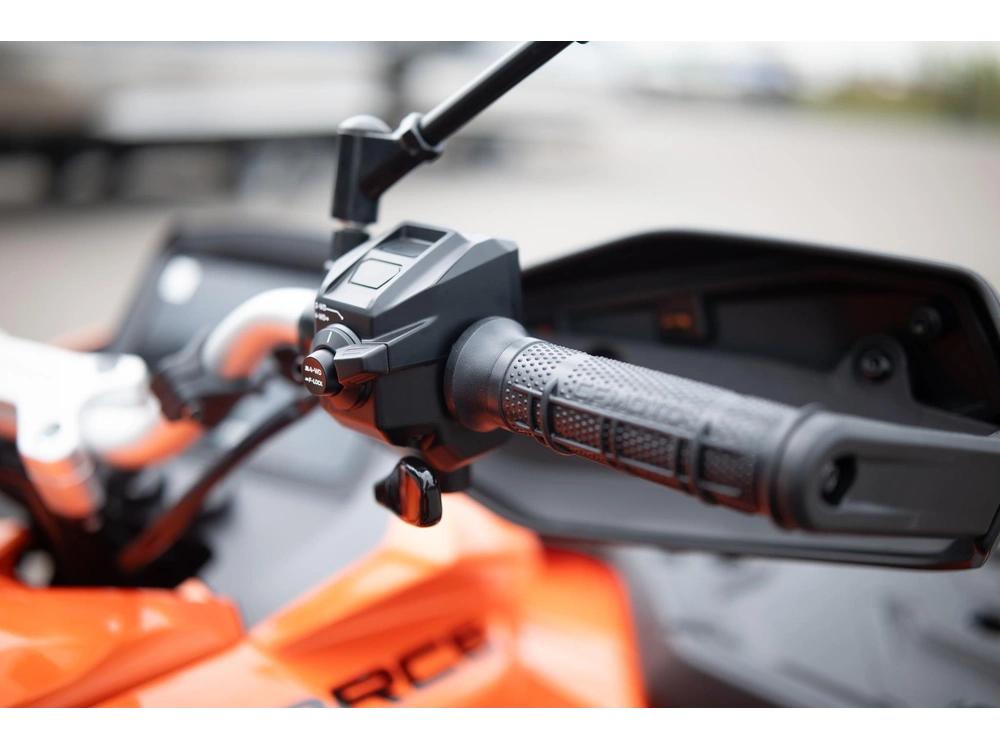 2025 Cfmoto Cforce 800 Touring alt