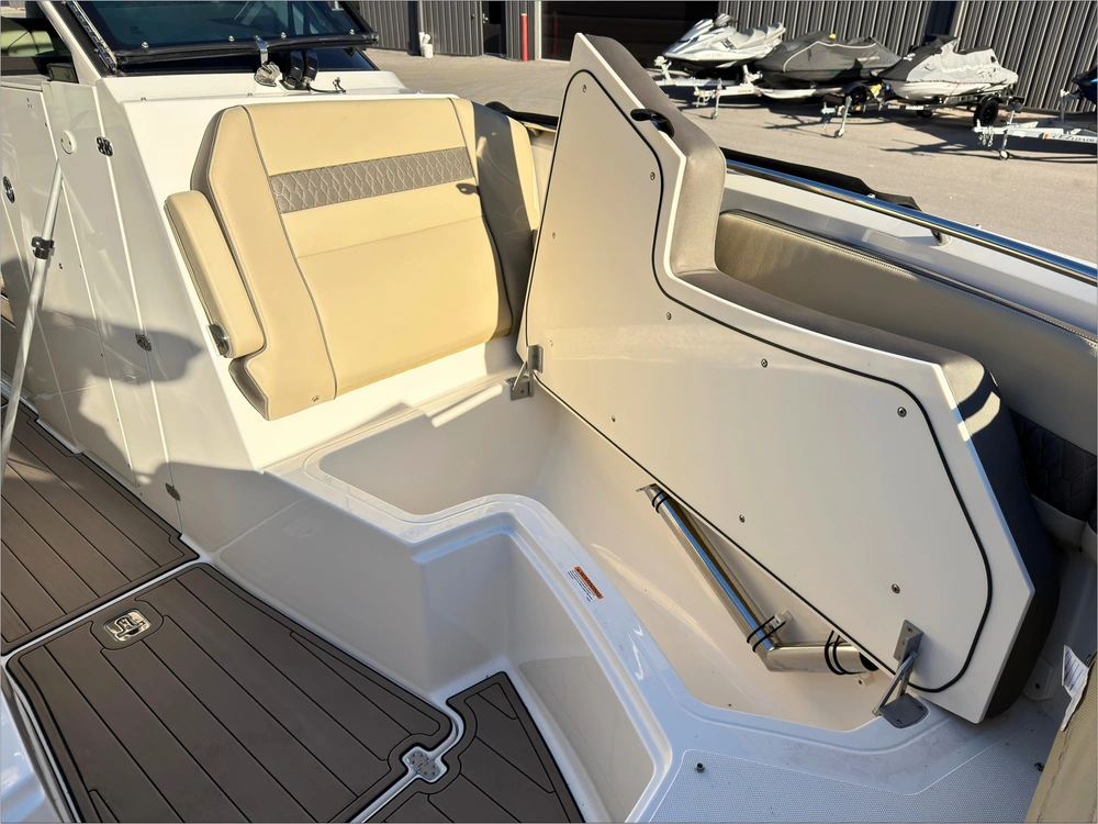 2021 Pursuit Dc 326 alt