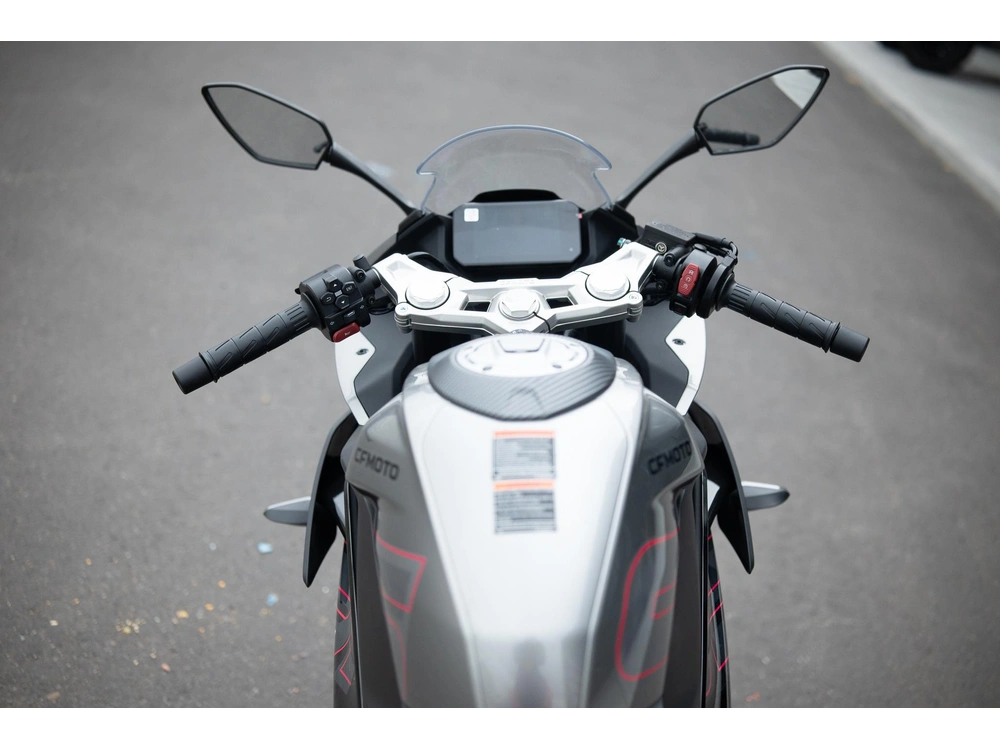 2024 Cfmoto 300ss alt