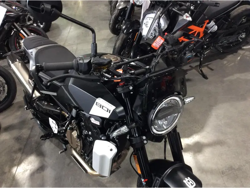 2025 Husqvarna SVARTPILEN 801 thumbnail 11