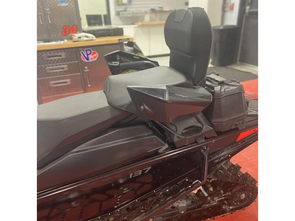 2025 Polaris 650 Indy Adventure 137 alt