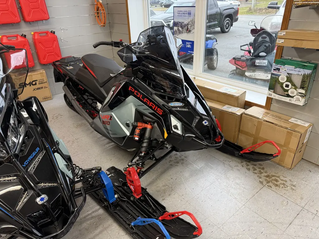 Polaris 850 INDY VR1 DYNAMIX 137 2026 - S26TDZ8RS