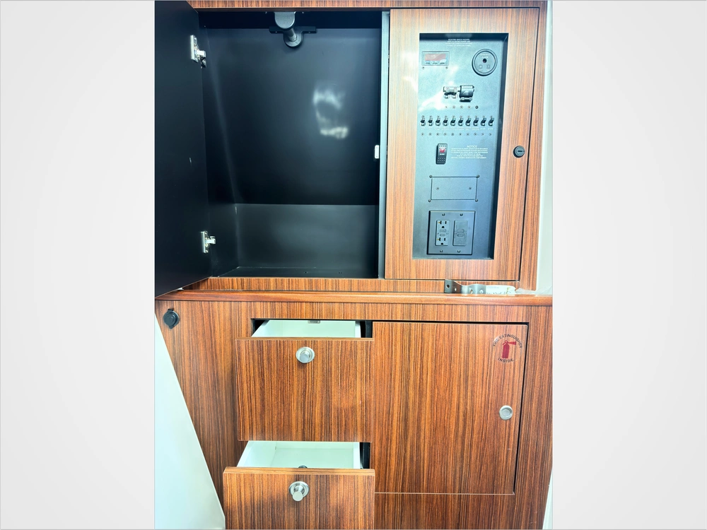 2021 Pursuit Dc 326 alt