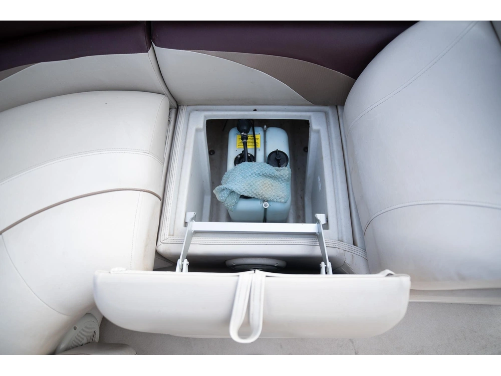 2011 Manitou Encore 23 4-point alt